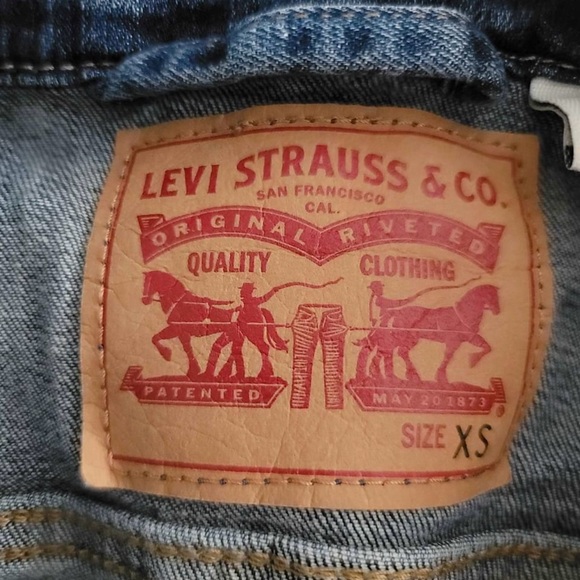 NWOT Levi's Denim Trucker Jacket - Picture 2 of 2